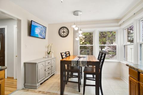 2115 Halsey Dr, Des Plaines, IL 60018 photo 8
