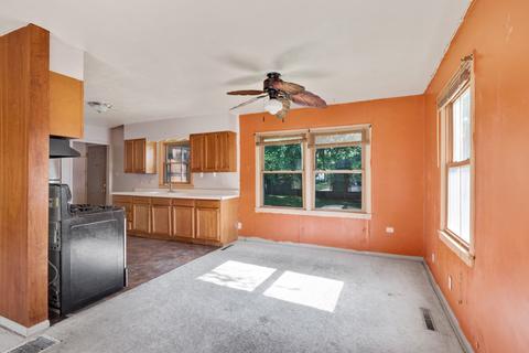 676 Walnut Ave, Elgin, IL 60123 photo 5