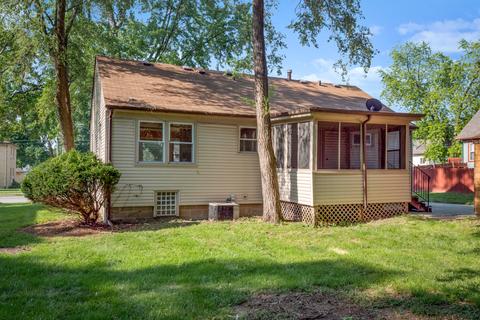 676 Walnut Ave, Elgin, IL 60123 photo 13