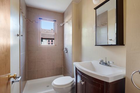 676 Walnut Ave, Elgin, IL 60123 photo 9