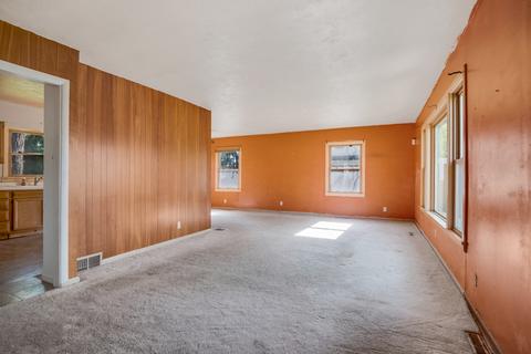 676 Walnut Ave, Elgin, IL 60123 photo 4