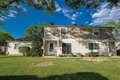 1210 Quincy Ct, Wheeling, IL 60090 photo 2