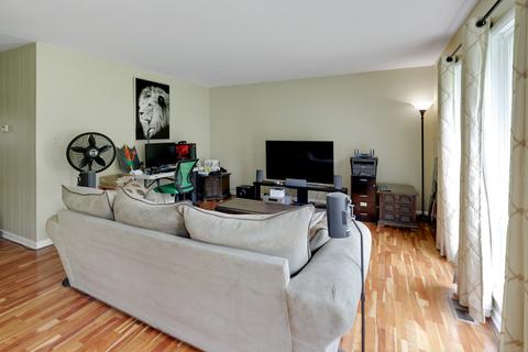 681 Audubon St, Hoffman Estates, IL 60169 photo 4