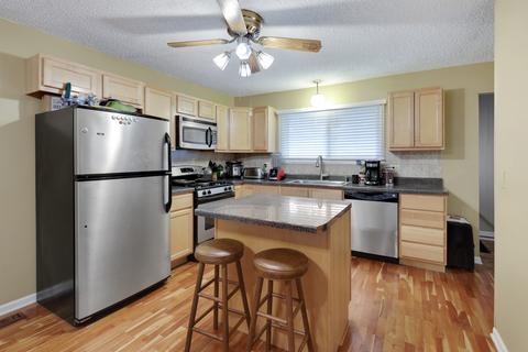 681 Audubon St, Hoffman Estates, IL 60169 photo 8