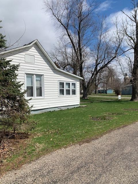 21 Lynn St, Weldon, IL 61882 photo 4