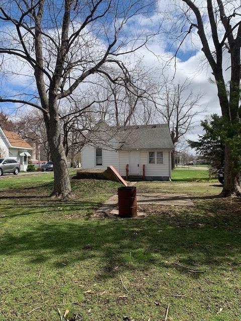 21 Lynn St, Weldon, IL 61882 photo 3