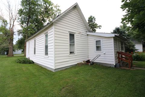 21 Lynn St, Weldon, IL 61882 photo 2