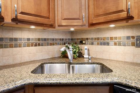 7737 Cherry Tree Ln, Willowbrook, IL 60527 photo 7