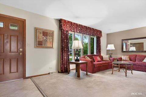 7737 Cherry Tree Ln, Willowbrook, IL 60527 photo 2