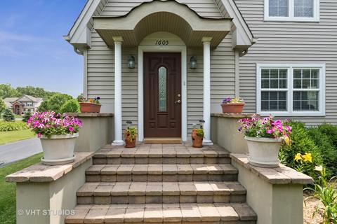 1605 Mitchell Rd, Aurora, IL 60505 photo 2