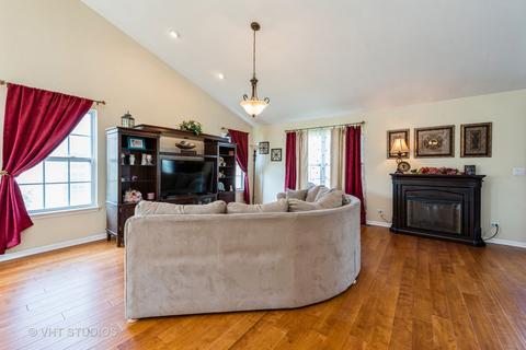 326 Emerald Ln, Algonquin, IL 60102 photo 2