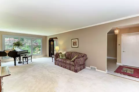 26 W075 Tomahawk Dr, Wheaton, IL 60189 photo 4