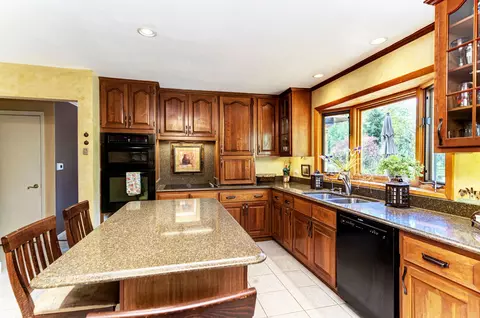 26 W075 Tomahawk Dr, Wheaton, IL 60189 photo 10