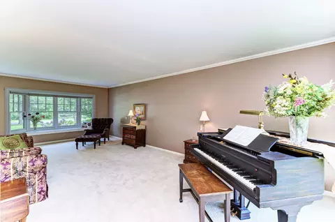 26 W075 Tomahawk Dr, Wheaton, IL 60189 photo 5