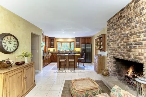 26 W075 Tomahawk Dr, Wheaton, IL 60189 photo 14