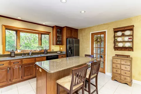 26 W075 Tomahawk Dr, Wheaton, IL 60189 photo 11