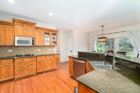 12906 Skyline Dr, Plainfield, IL 60585 photo 7