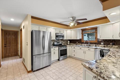 950 Stonehaven Dr, Elgin, IL 60124 photo 18