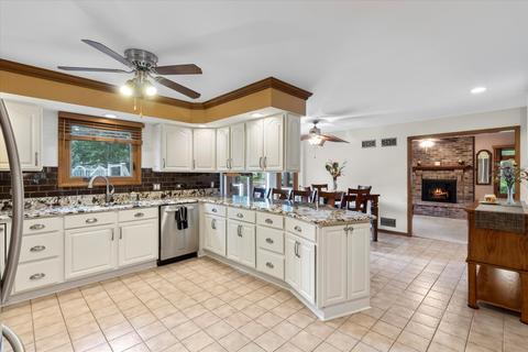 950 Stonehaven Dr, Elgin, IL 60124 photo 20