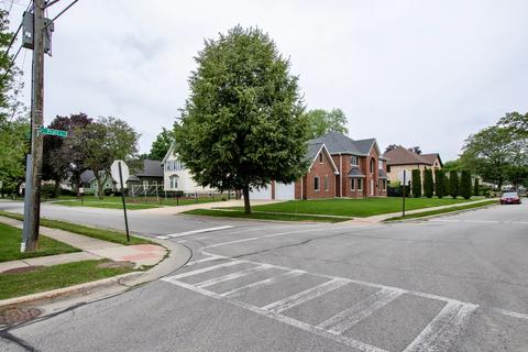1784 Pratt St, Des Plaines, IL 60018 photo 2