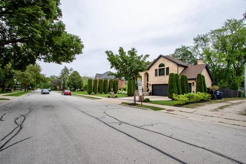 1784 Pratt St, Des Plaines, IL 60018 photo 4