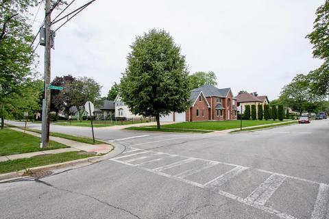 1784 Pratt St, Des Plaines, IL 60018 photo 3
