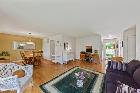 970 W Firestone Dr, Hoffman Estates, IL 60192 photo 8