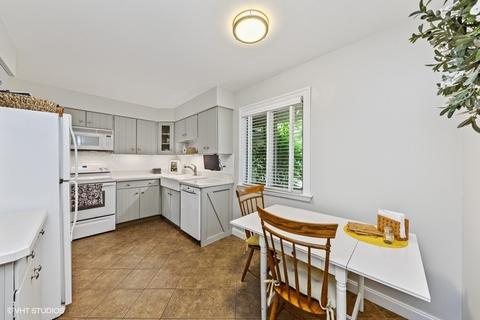 970 W Firestone Dr, Hoffman Estates, IL 60192 photo 4