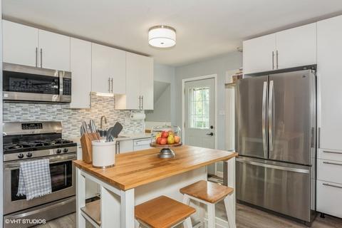 565 Baxter Ln, Hoffman Estates, IL 60169 photo 3