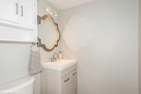 565 Baxter Ln, Hoffman Estates, IL 60169 photo 10