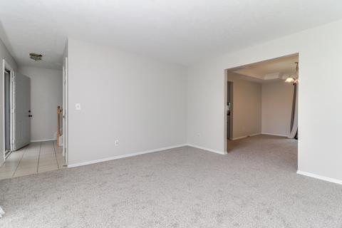 24 Edgewood Ct, Bloomington, IL 61701 photo 4