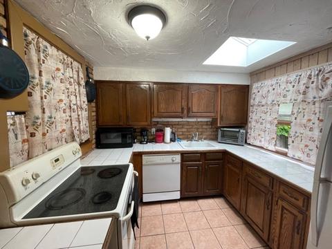 267 S State St, Elgin, IL 60123 photo 5