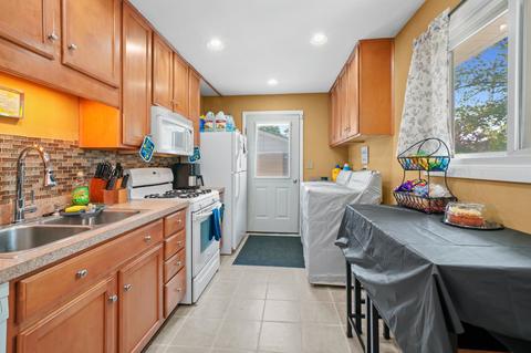 758 N Green Dr, Wheeling, IL 60090 photo 8