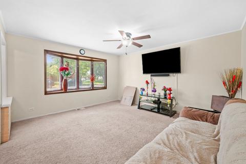 758 N Green Dr, Wheeling, IL 60090 photo 11