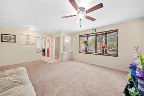 758 N Green Dr, Wheeling, IL 60090 photo 12