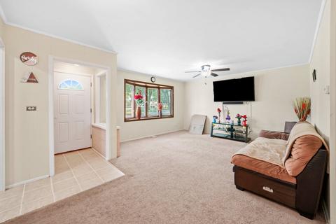 758 N Green Dr, Wheeling, IL 60090 photo 10