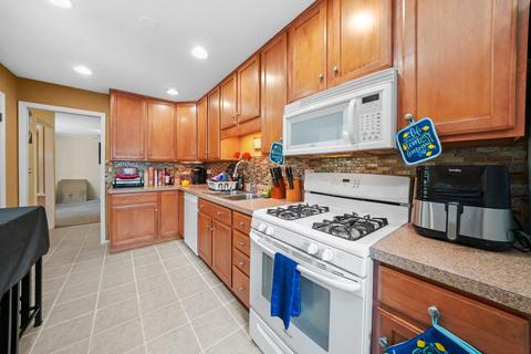 758 N Green Dr, Wheeling, IL 60090 photo 7