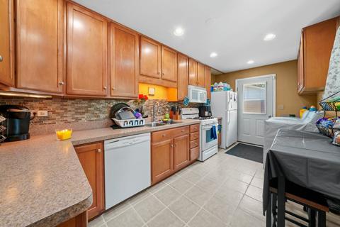 758 N Green Dr, Wheeling, IL 60090 photo 5