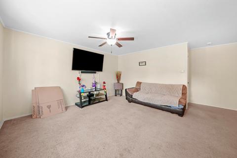 758 N Green Dr, Wheeling, IL 60090 photo 9