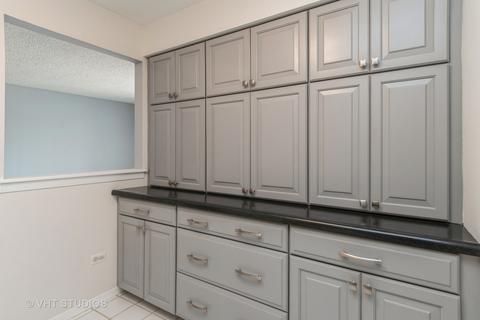 255 Gregory St #6, Aurora, IL 60504 photo 3