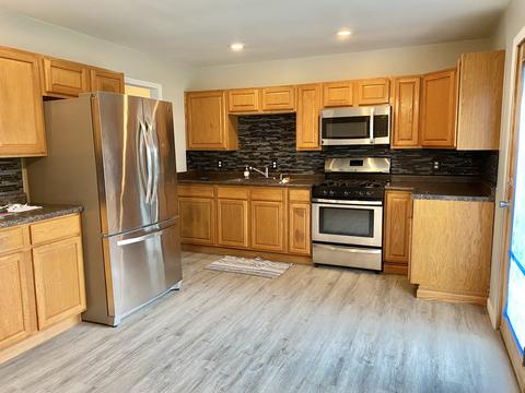 911 W Eureka St, Braidwood, IL 60408 photo 4