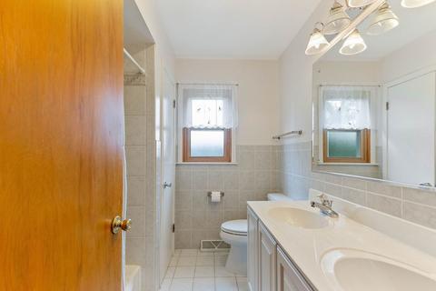 38 E Armitage Ave, Addison, IL 60101 photo 17