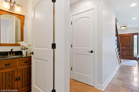 2 S514 Arrowhead Dr, Wheaton, IL 60189 photo 6