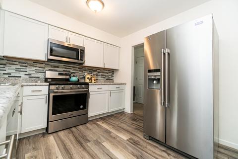 528 Kingston Blvd, Mchenry, IL 60050 photo 8