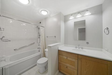 110 E Delaware Pl #1901, Chicago, IL 60611 photo 24