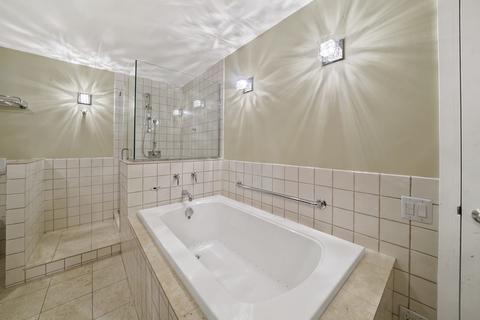 110 E Delaware Pl #1901, Chicago, IL 60611 photo 21