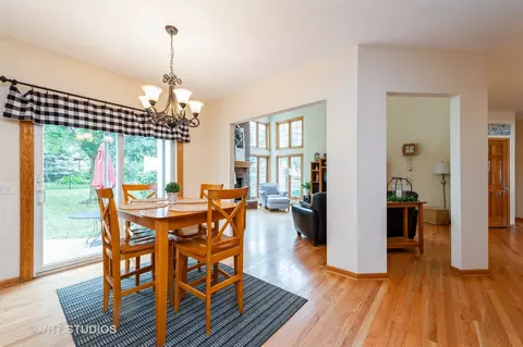2041 Tunbridge Trl, Algonquin, IL 60102 photo 5