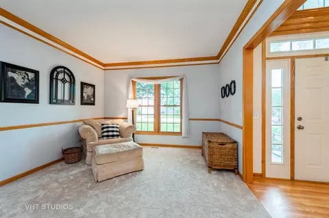 2041 Tunbridge Trl, Algonquin, IL 60102 photo 3