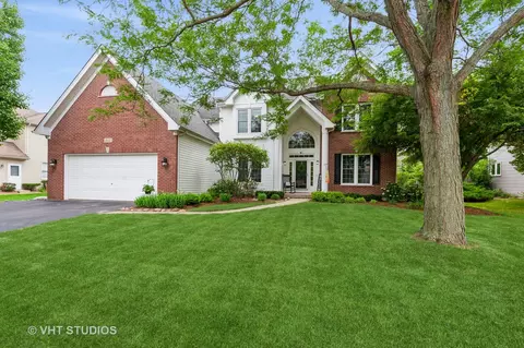 2041 Tunbridge Trl, Algonquin, IL 60102 photo 1