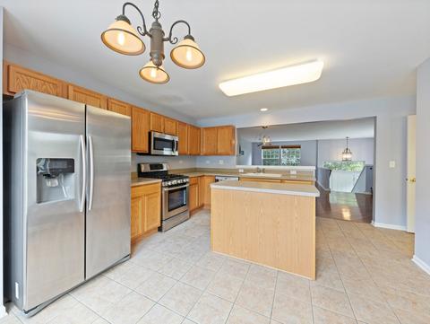 2475 Emily Ln, Elgin, IL 60124 photo 6